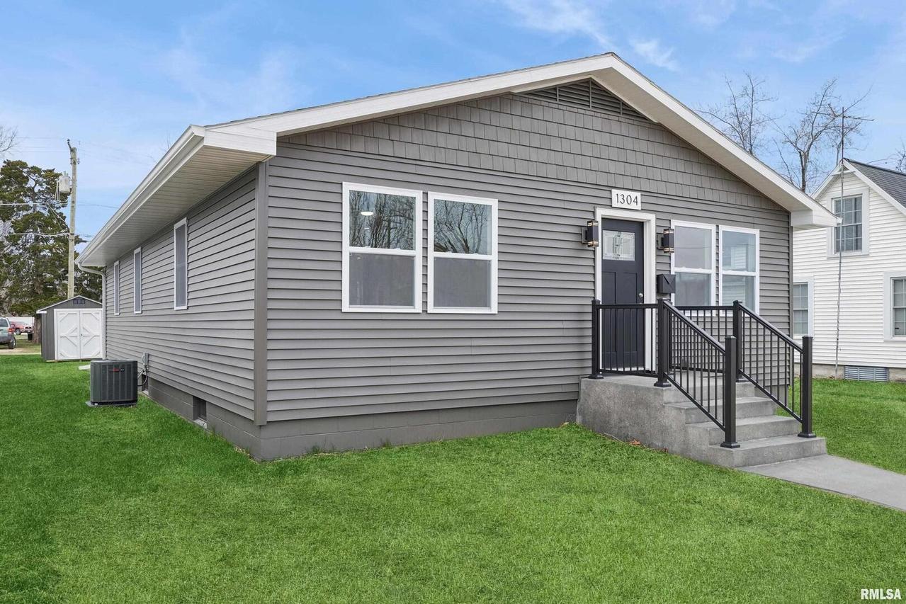 1304 14th Ave., Fulton, IL 61252