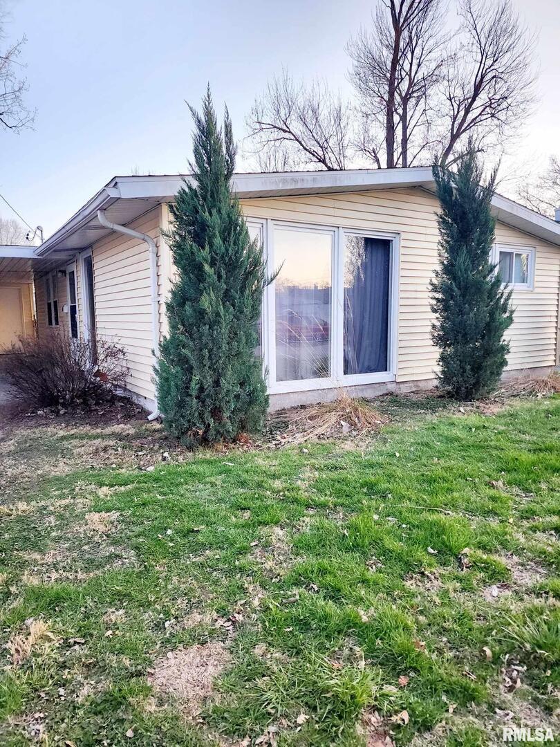 2030 Maple St., Quincy, IL 62301