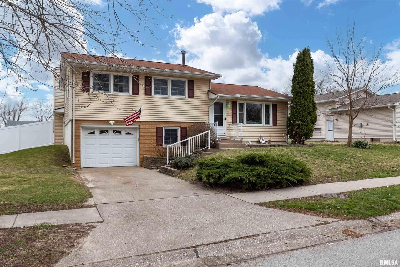 905 80th Ave., Rock Island, IL 61201