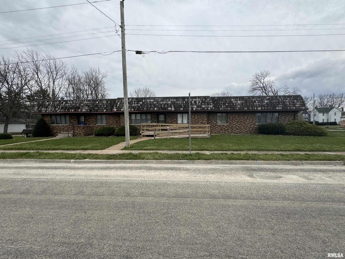 321 North St., Cambridge, IL 61238