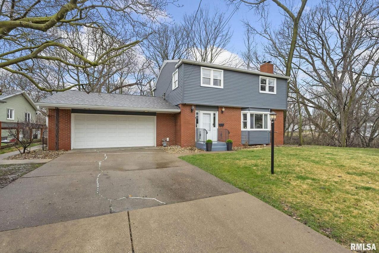 2107 3rd St. #B, East Moline, IL 61244