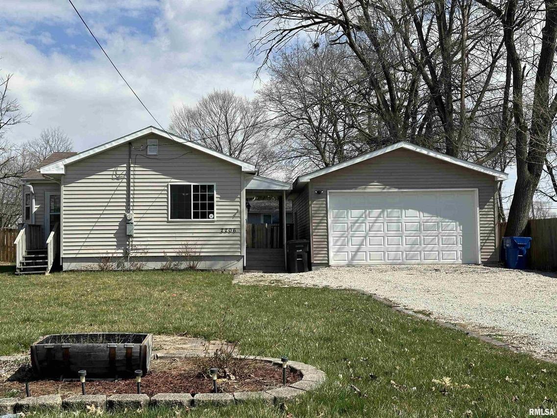 2206 44th St., Moline, IL 61265