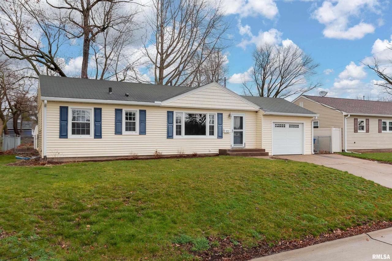 923 33rd Ave., Moline, IL 61265