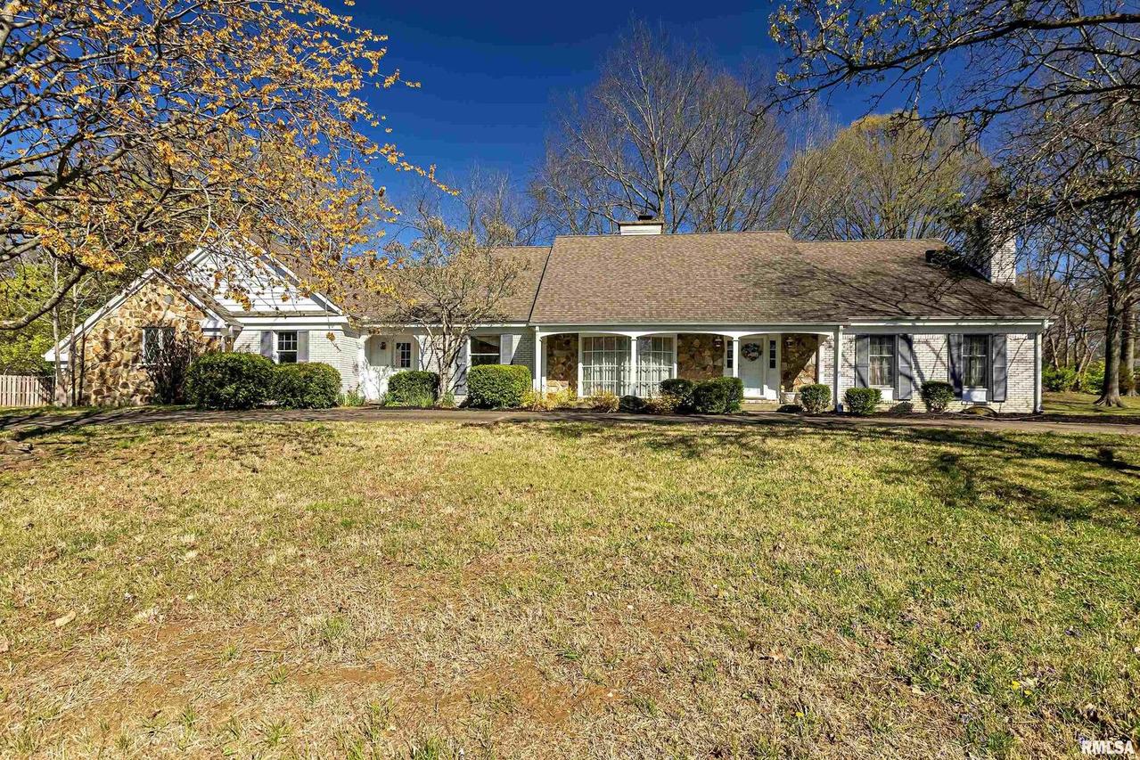 12 Cherry Tree Pl., Harrisburg, IL 62946