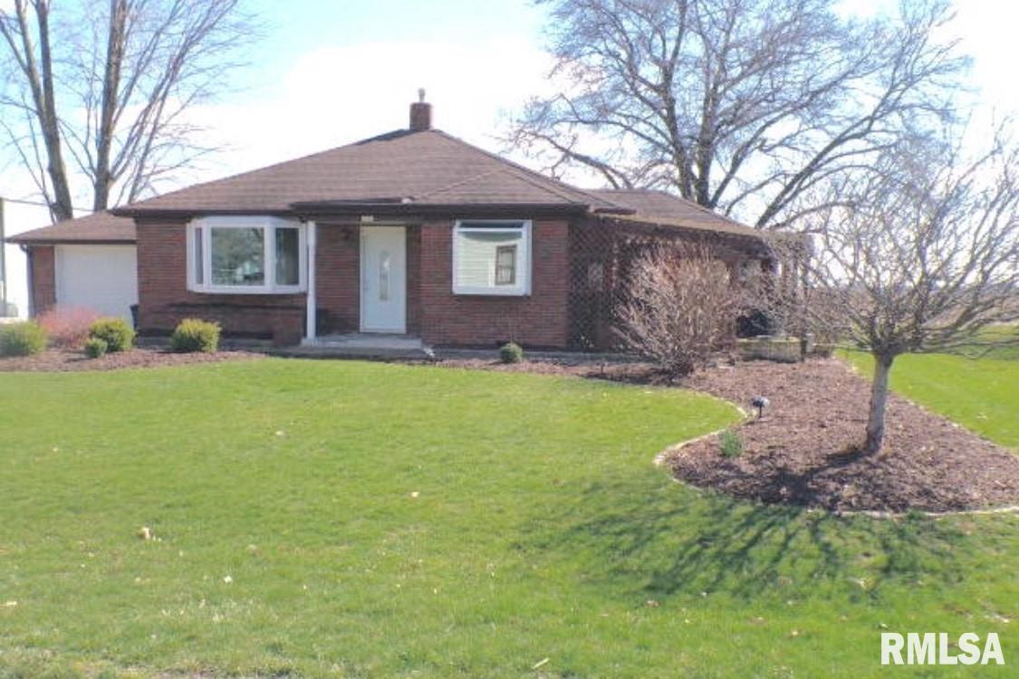 1202 21st Ave., Viola, IL 61486