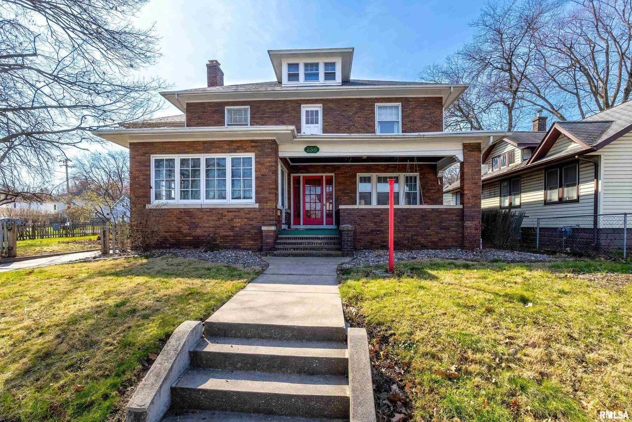 256 16th Ave., East Moline, IL 61244