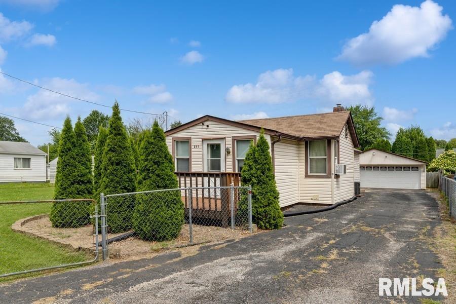 211 29th Ave., East Moline, IL 61244