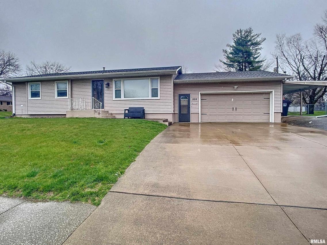 205 28th Ave., Moline, IL 61265