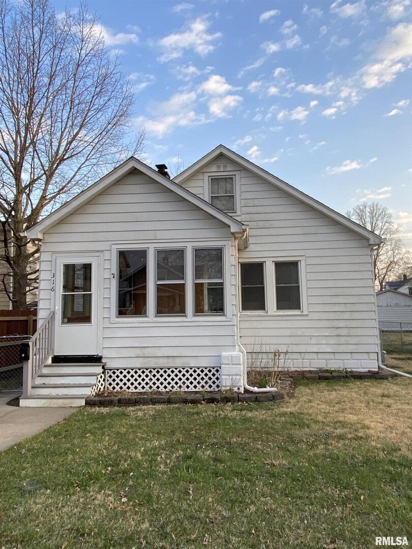 316 16th Ave., Moline, IL 61265