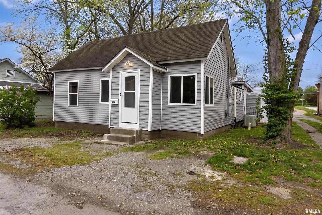 312 E Walnut St., Herrin, IL 62948
