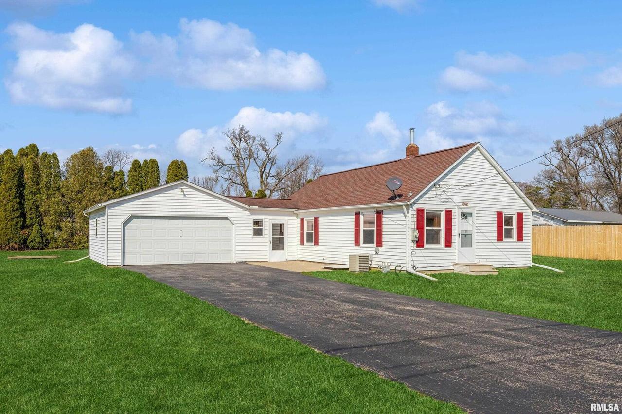 18821 14th St., Fulton, IL 61252