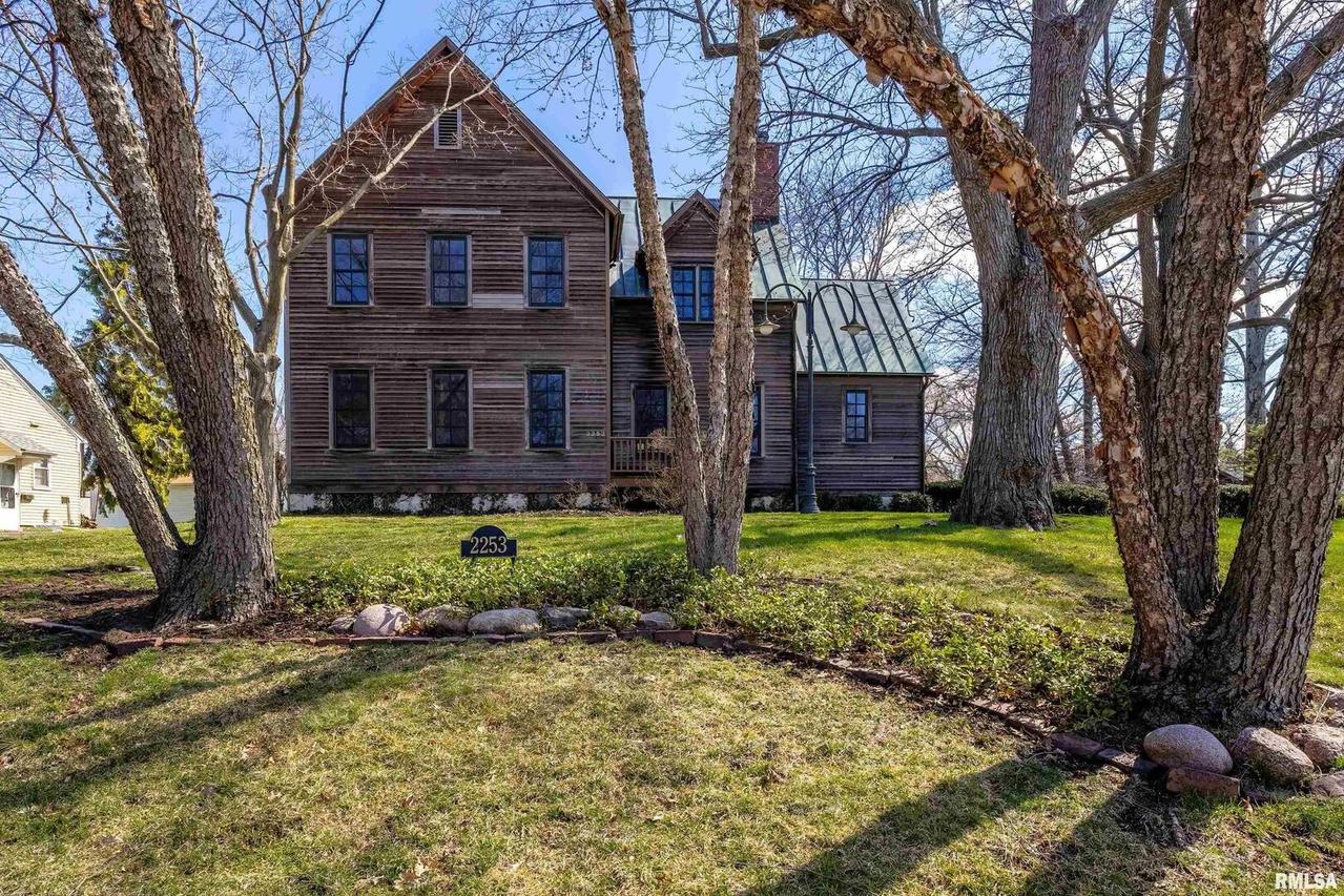 2253 30th St., Rock Island, IL 61201