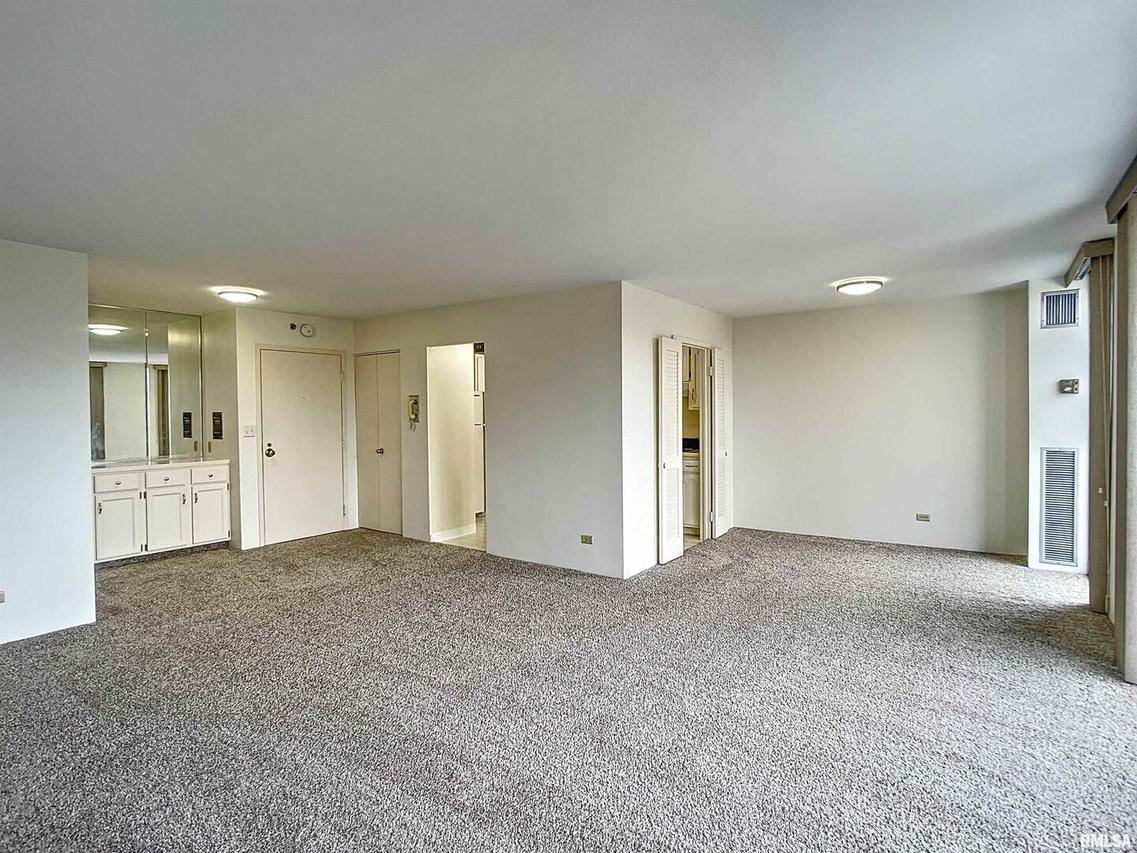 1800 7th St. #6F, East Moline, IL