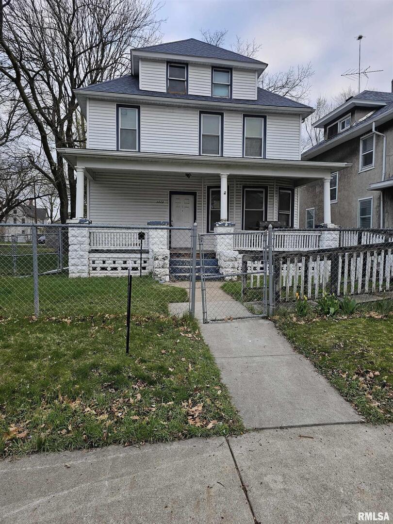 1529 10th Ave., Rock Island, IL 61201