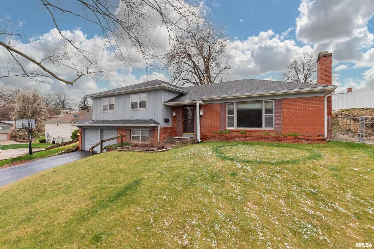 2552 37th Ave., Rock Island, IL 61201