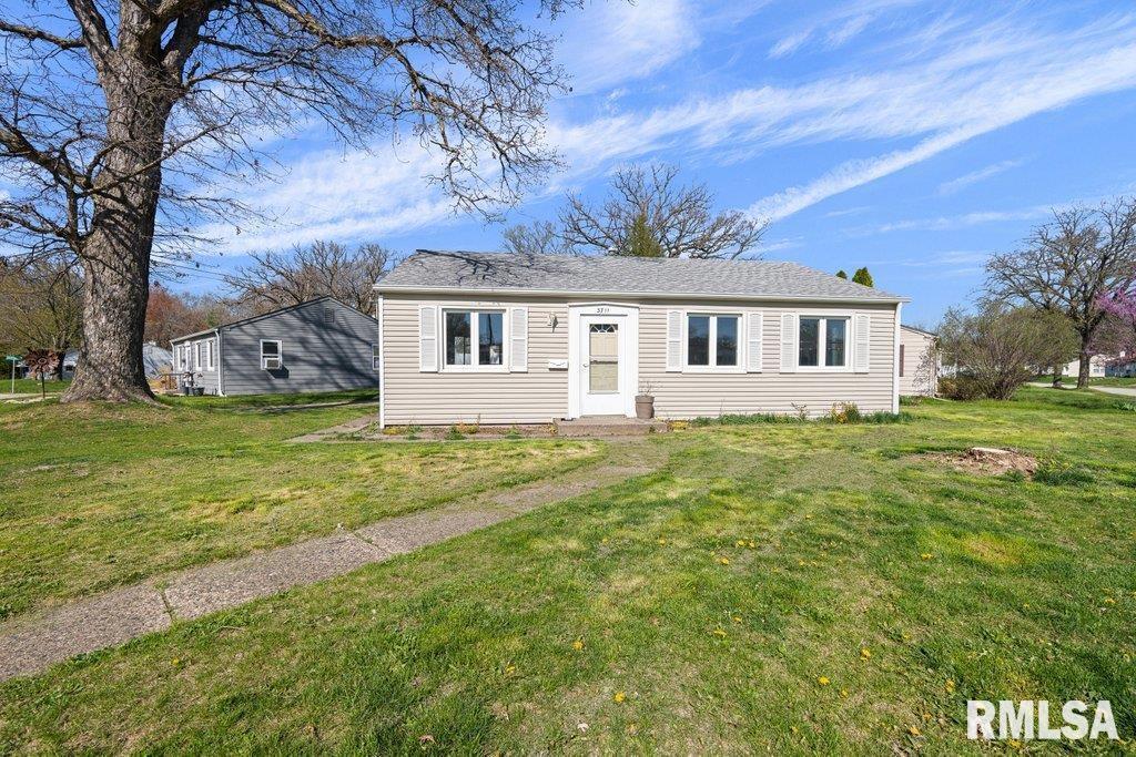 3711 13th Ave., Moline, IL 61265