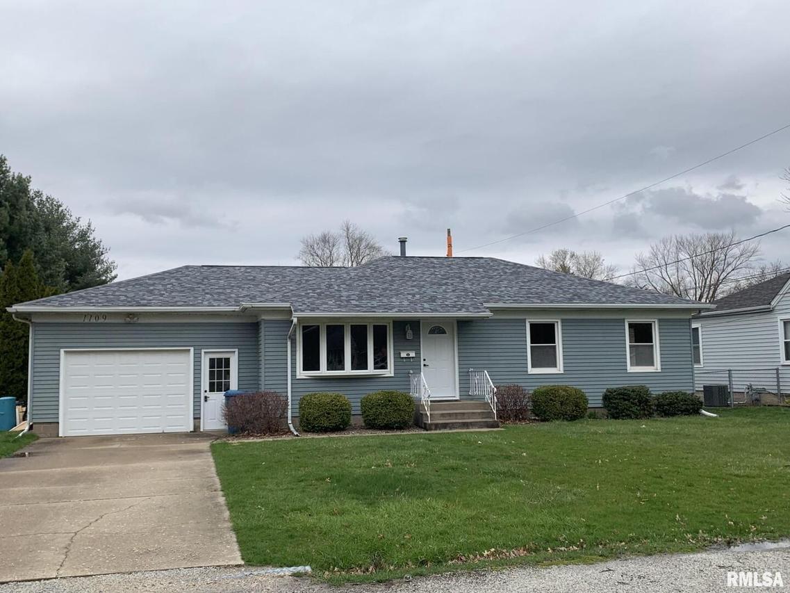 1109 35th Avenue Ct., East Moline, IL 61244