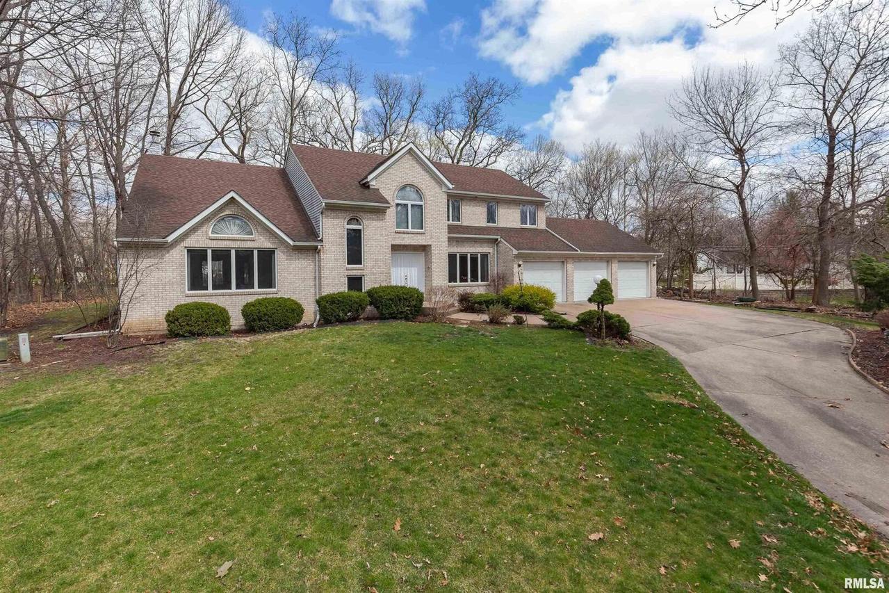 8 Timberwood Ct., Moline, IL 61265