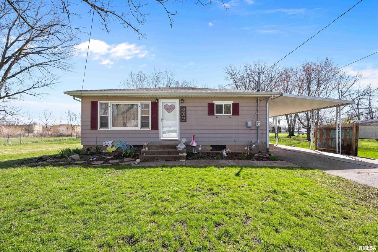 304 Lily Ave., Carbon Cliff, IL 61239