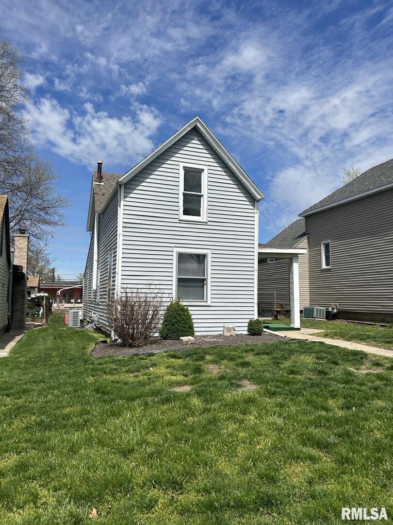2045 Chestnut St., Quincy, IL 62301