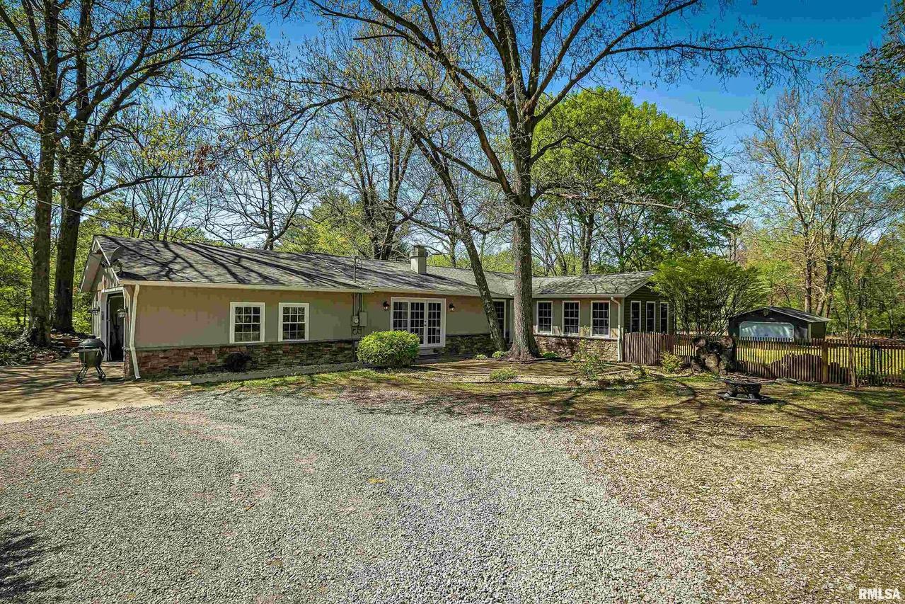 1313 E Clark Tr., Herrin, IL 62948