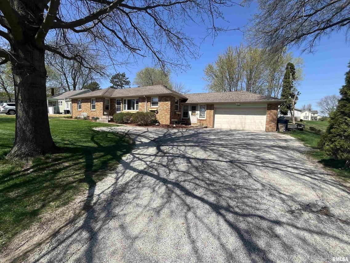 709 W Main St., Reynolds, IL 61279