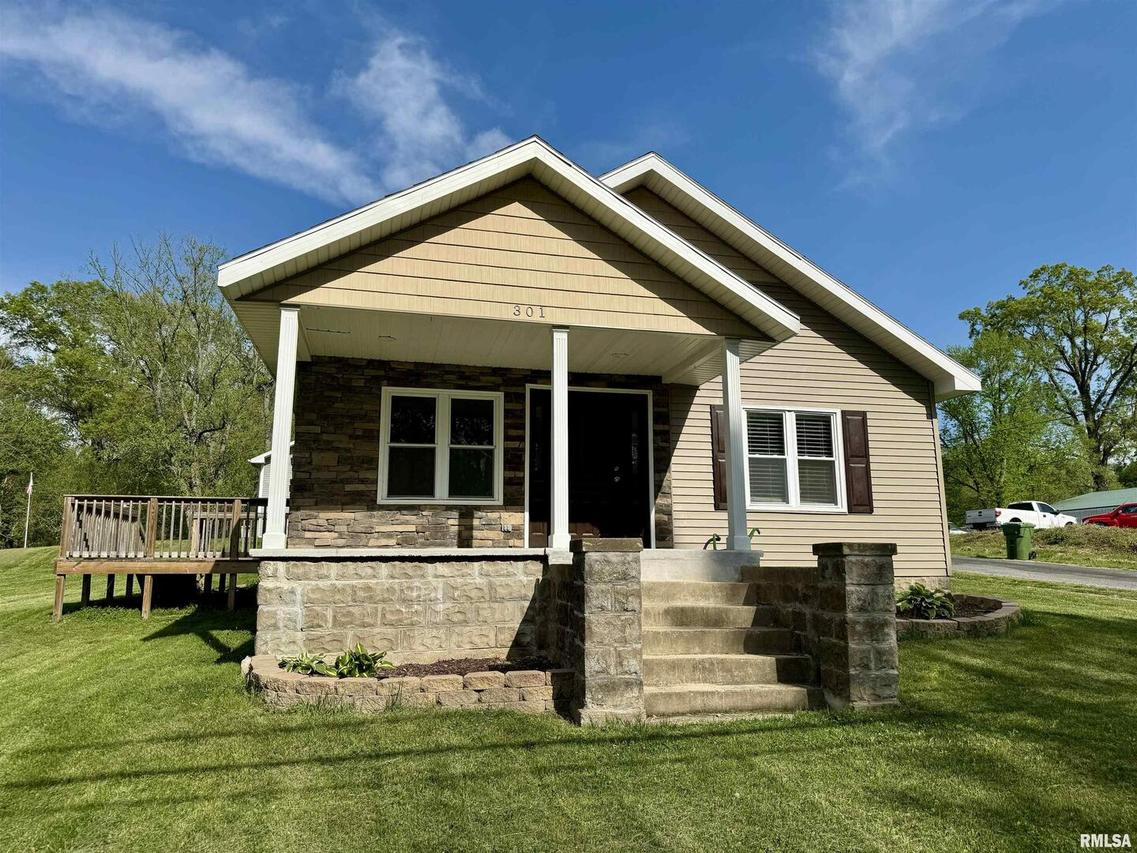 301 N Maple St., Cambria, IL 62915