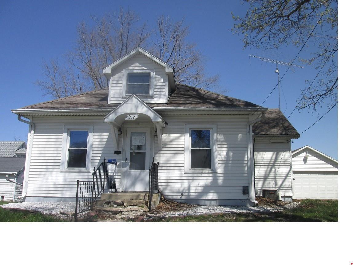912 E Clinton St., Freeport, IL 61032