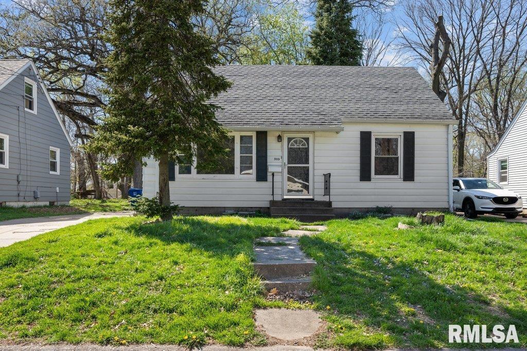 905 54th St. #B, Moline, IL 61265