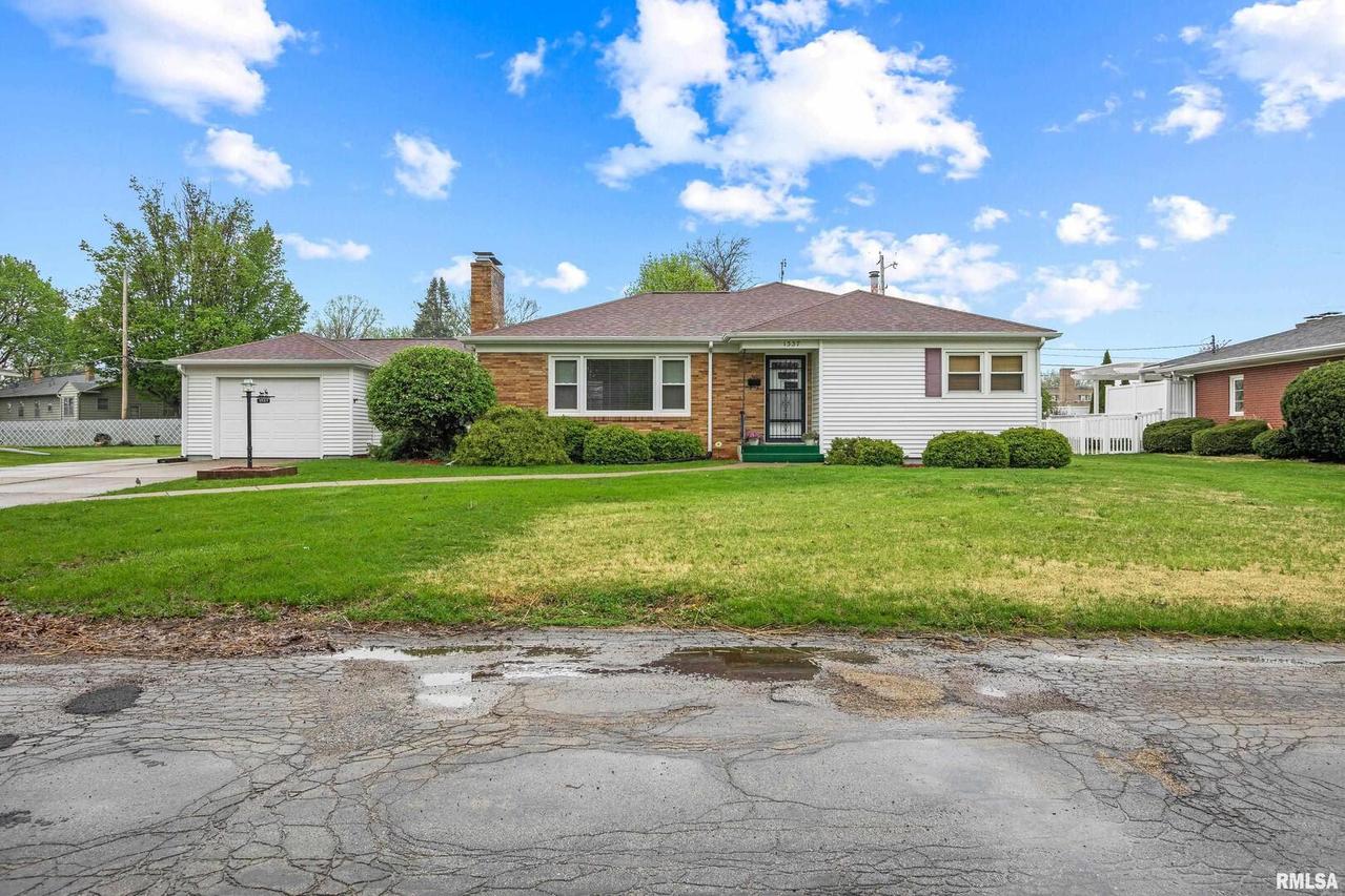 1337 26th Ave., Rock Island, IL 61201