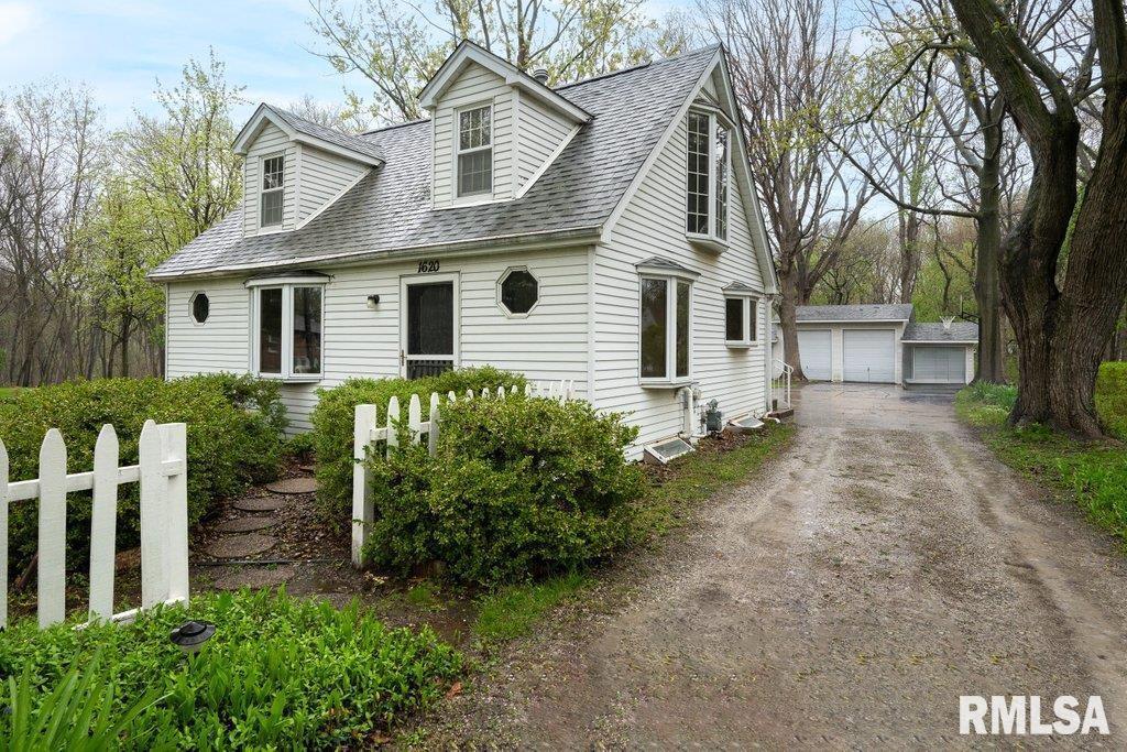 1620 34th Street Dr., Moline, IL 61265