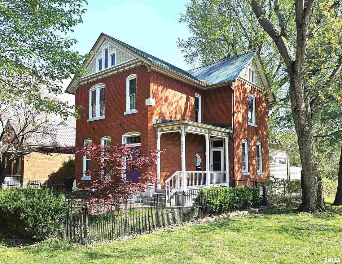 1216 State St., Quincy, IL 62301