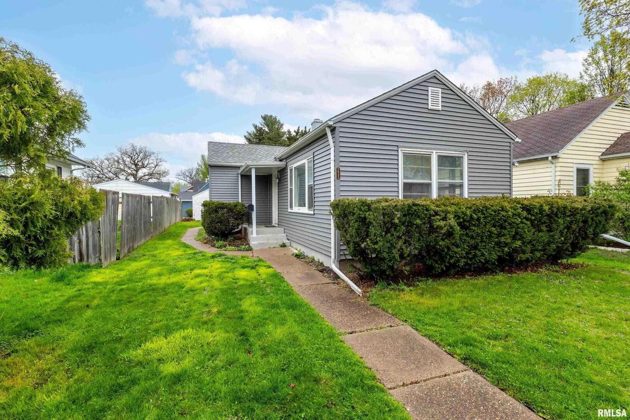 2933 11th Ave. #B, Moline, IL 61265