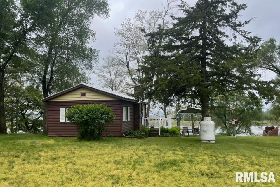 934 42nd St., New Boston, IL 61272