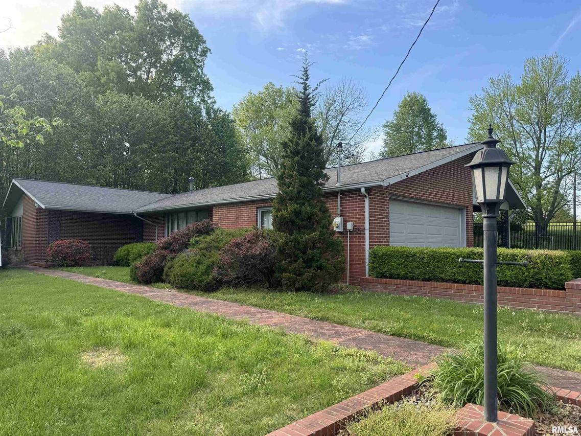 908 W Grand Ave., Carterville, IL 62918