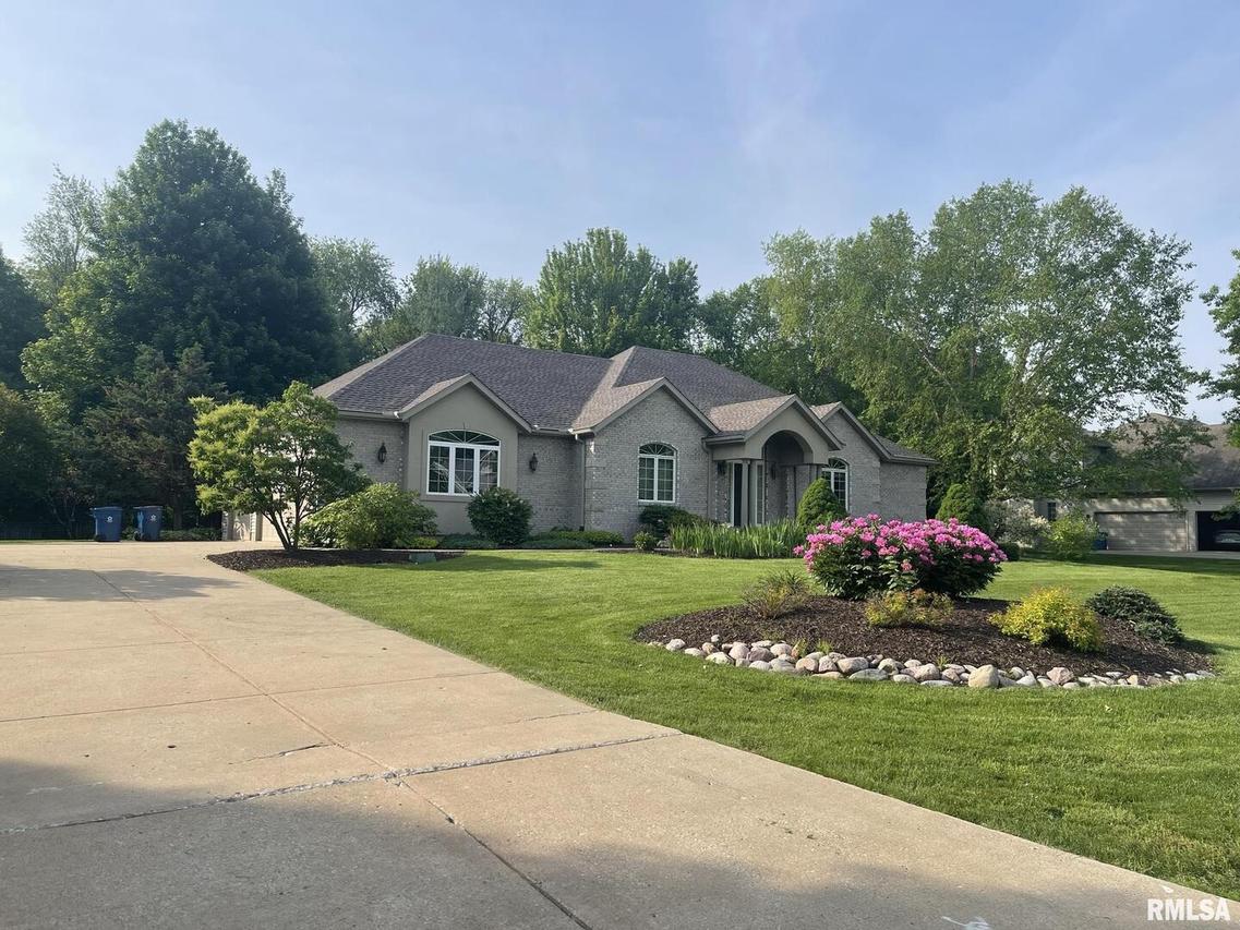 3 Pinehurst Ct., Coal Valley, IL 61240