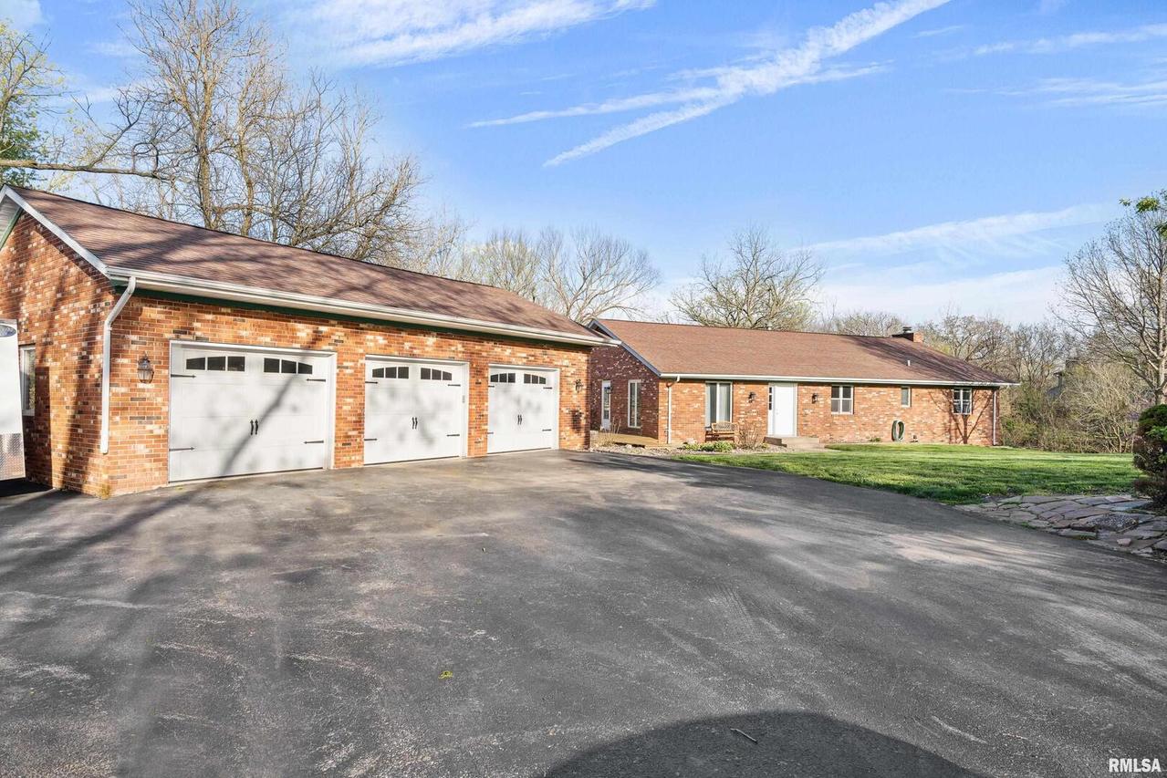 10001 W 35th St., Rock Island, IL 61201