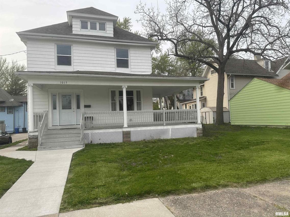1015 12th Ave., Moline, IL 61265