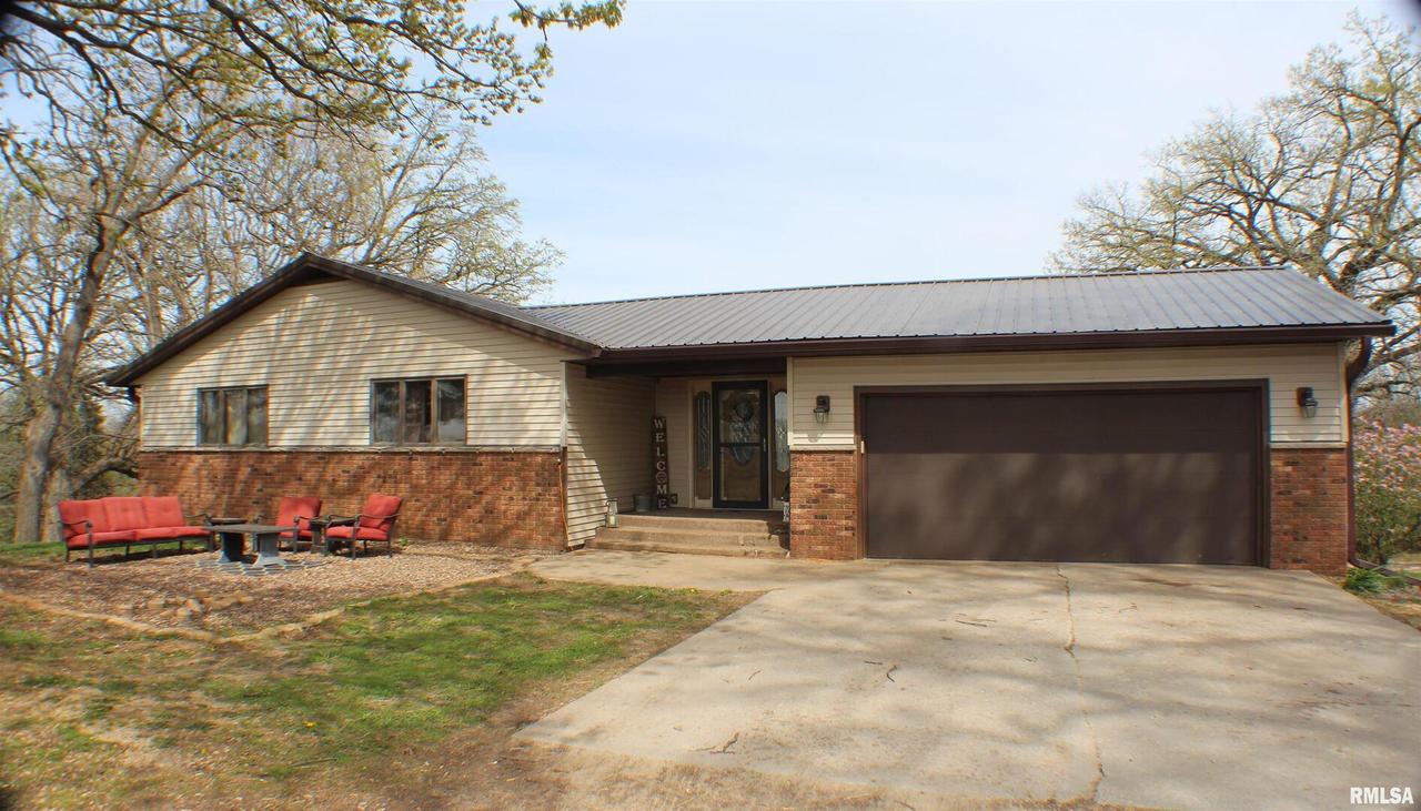 2195 Harvey Rd., Albany, IL 61230