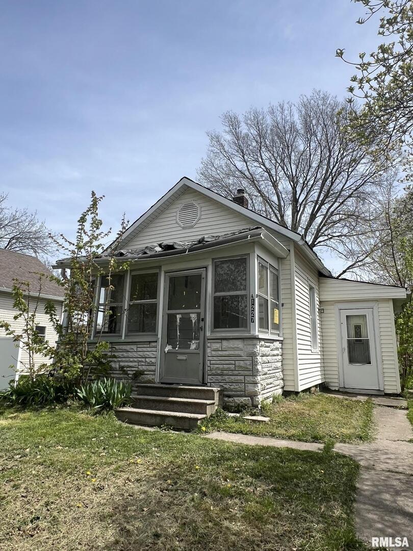 1227 36th St., Rock Island, IL 61201