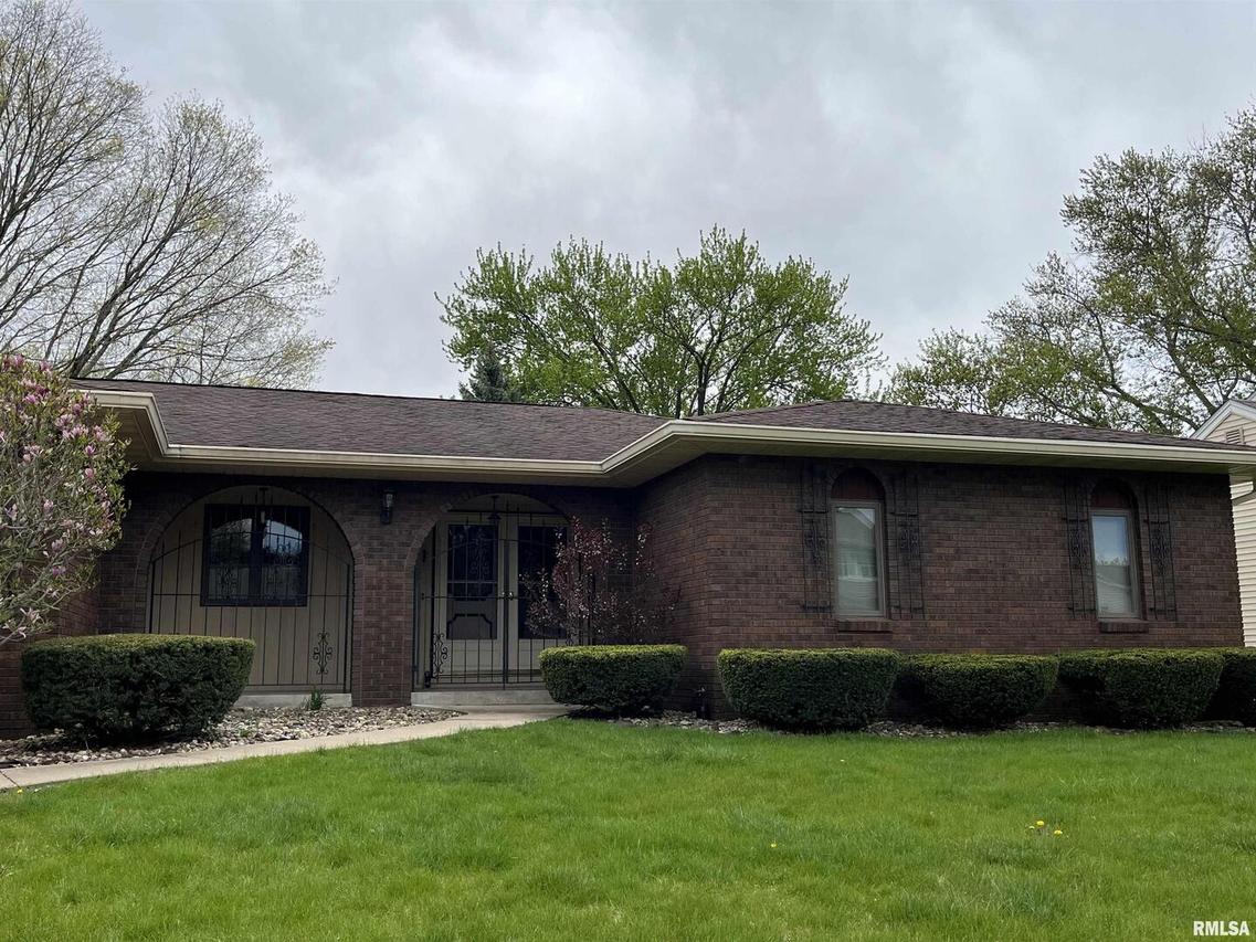 232 38th Ave., East Moline, IL 61244