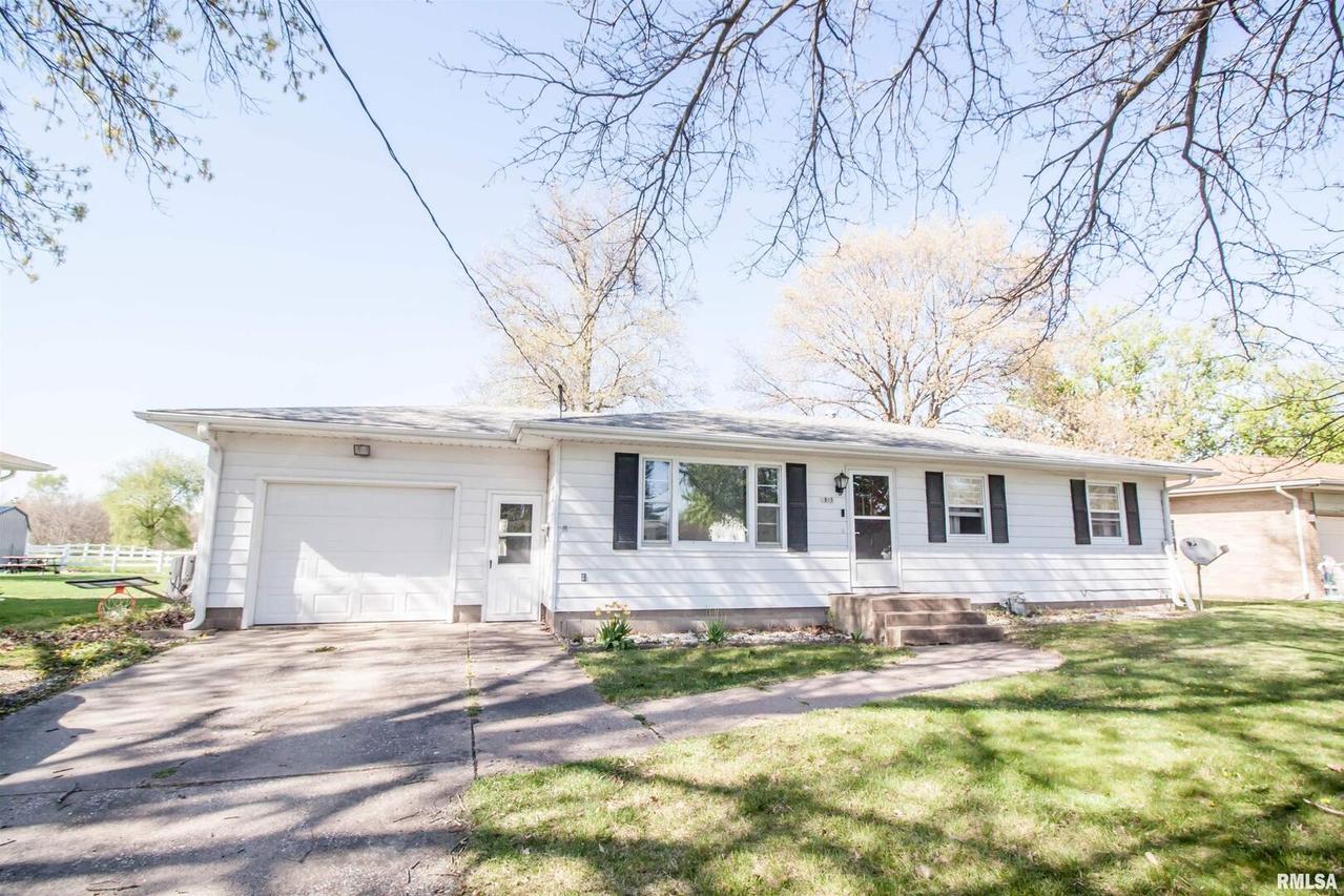 1003 Sunset Dr., Viola, IL 61486