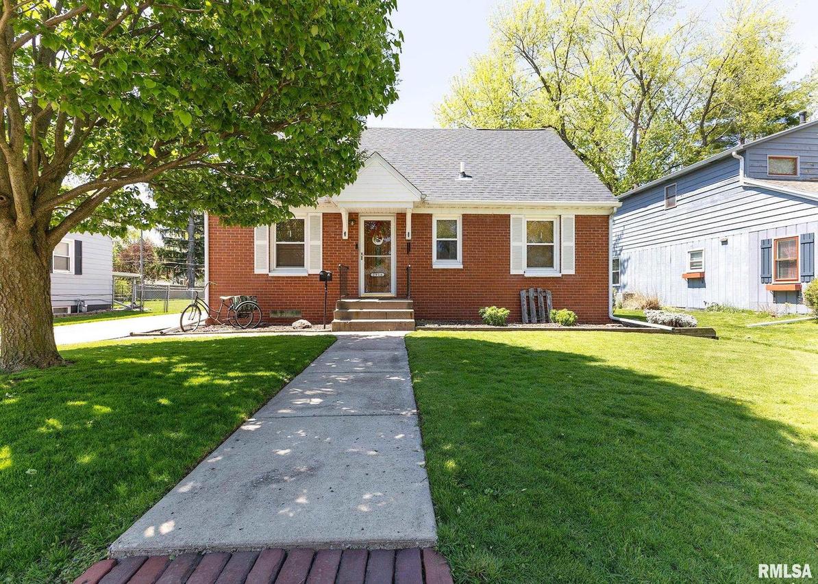 2916 43rd St., Rock Island, IL 61201