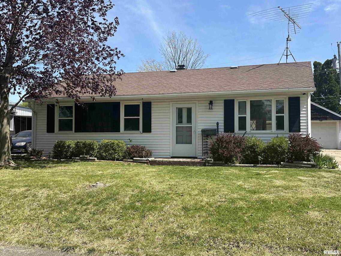 3823 10th Avenue Ct., Moline, IL 61265