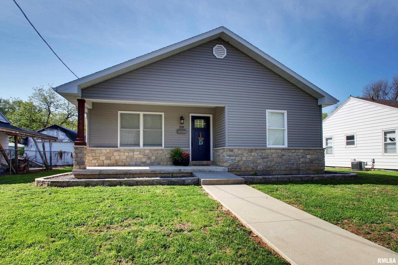 2228 Spruce St., Quincy, IL 62301