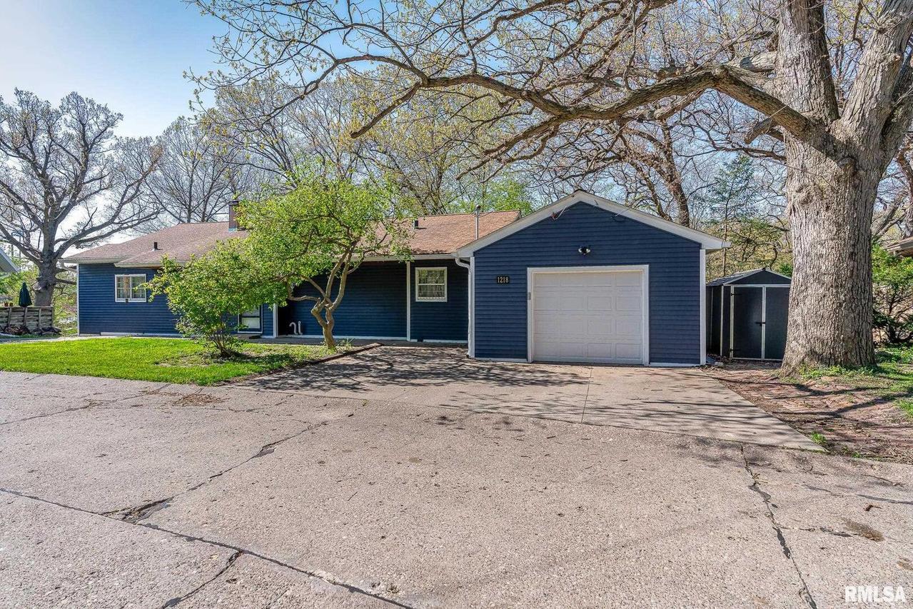 1218 20th Avenue Way, East Moline, IL 61244