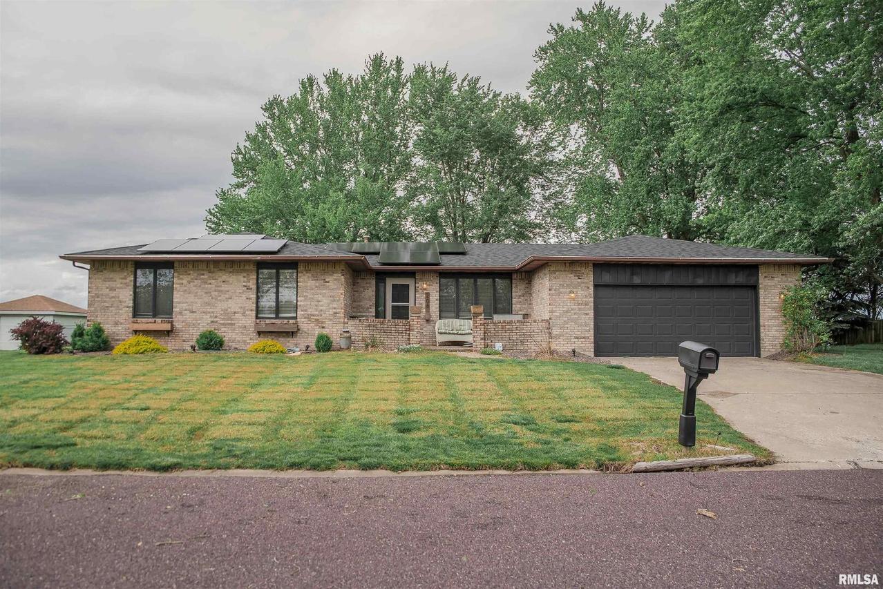 206 Birch St., Ursa, IL 62376