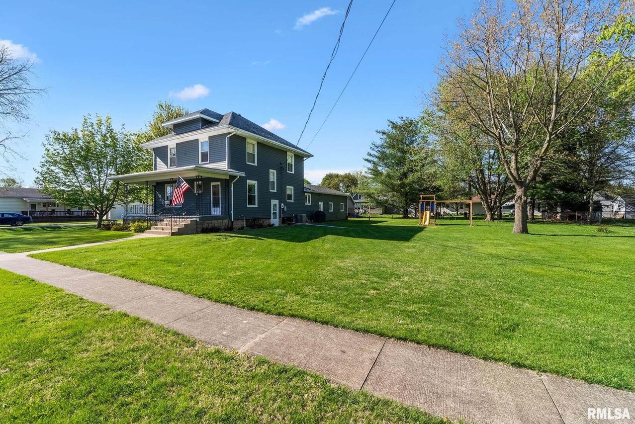 609 NW 2nd St., Aledo, IL 61231