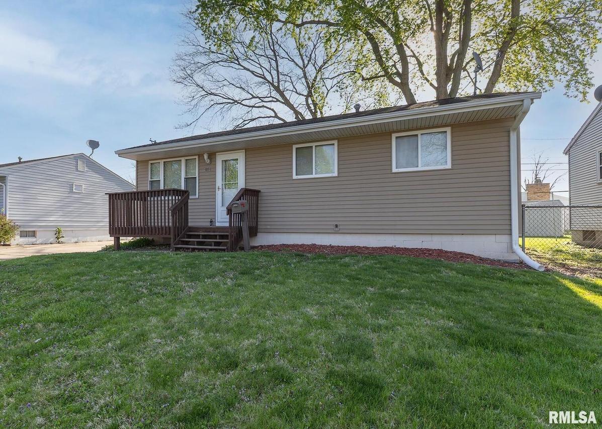 4034 9 1/2 St., East Moline, IL 61244