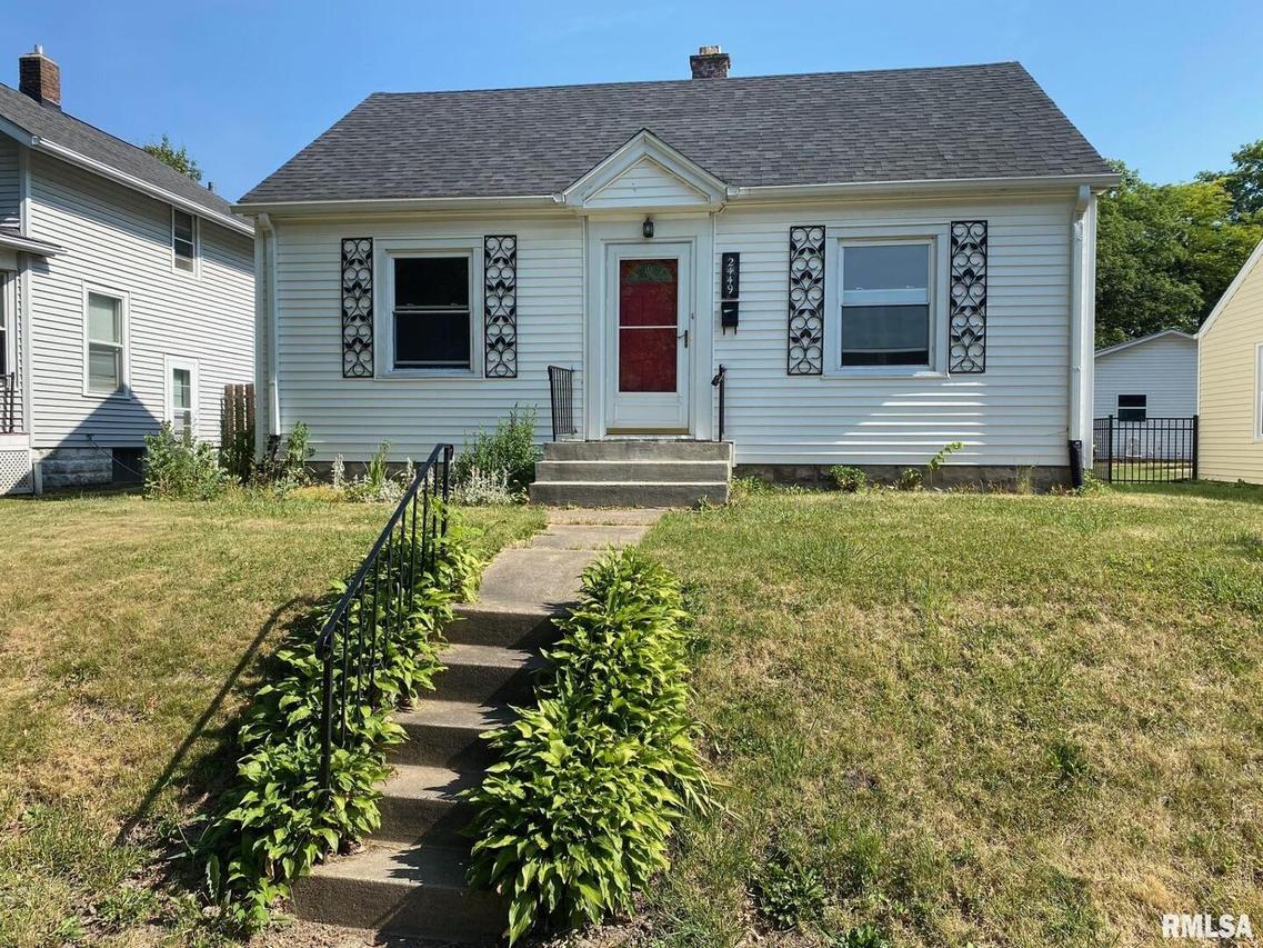 2449 20th Ave., Rock Island, IL 61201